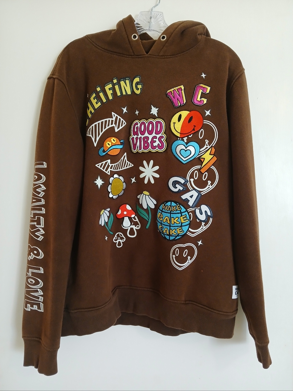 WDCK Brown XL Hoodie Wedding Cake Good Vibes pockets